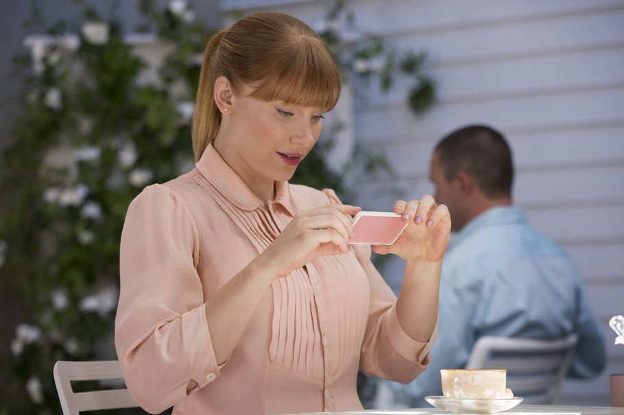 Bryce Dallas Howardová v epizodě Pád střemhlav na sociálních sítích bojuje o každý lajk.