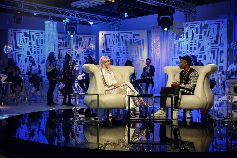 Osamělá teenagerka se v dílu s názvem Rachel, Jack a Ashley Too (2019) zblázní do robotické panenky navržené podle popové hvězdičky Ashley v podání Miley Cyrus.