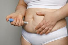 Pro někoho mohou být tyto léky zásadní pomocí, úlevou pro hlavu i tělo, zároveň ale jejich užívání otevírá otázky, na které zatím neexistují jednoduché odpovědi.