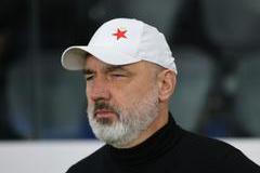 Jindřich Trpišovský při utkání Slavie na hřišti Pafosu v Lize mistrů