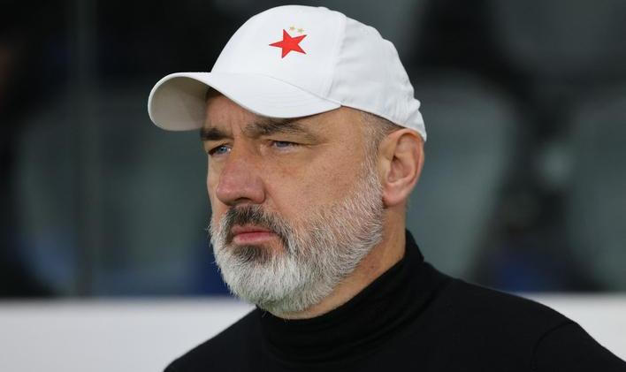 Jindřich Trpišovský při utkání Slavie na hřišti Pafosu v Lize mistrů