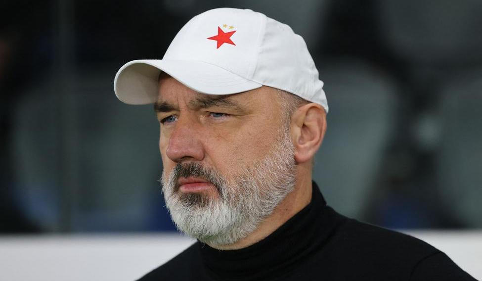 Jindřich Trpišovský při utkání Slavie na hřišti Pafosu v Lize mistrů