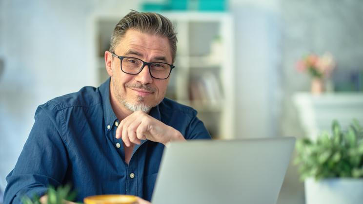 Demografie nečeká. A Česko si nemůže dovolit ignorovat téměř 40 procent své pracovní síly - padesátka není konečná. Pro mnoho lidí – i firem – je to teprve začátek.