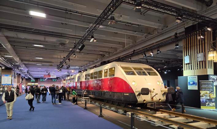 Aerodynamický vlak Bugatti Autorail jezdil už ve 30. letech rychlostí 140 km/h.