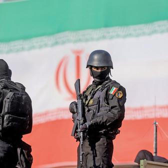 Teherán napjatě čeká: udeří Spojené státy?