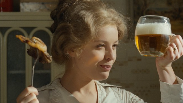 Magda Vášáryová ztvárnila ve filmu Postřižiny svoji Maryšku jako zosobnění radosti ze života a všech jeho chutí.