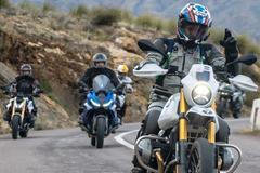 Prezident Pavel je na motorkářské dovolené ve Španělsku. Na motorce v zahraničí trávil dovolenou i v minulosti.