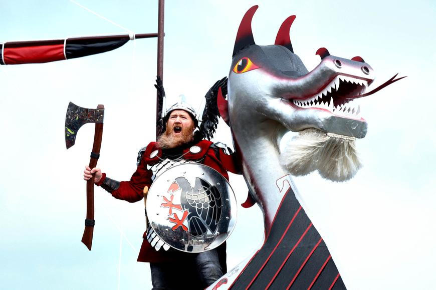 Up Helly Aa: Vikingové v srdci ohnivé bouře