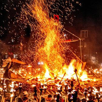 Oheň, Vikingové a chaos: Up Helly Aa v plné síle