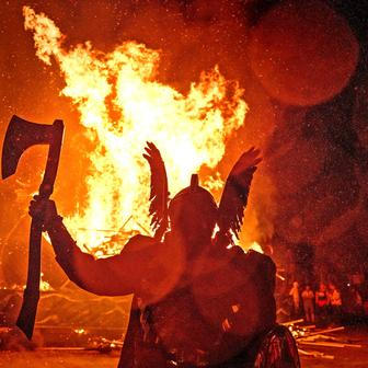 Oheň, Vikingové a chaos: Up Helly Aa v plné síle