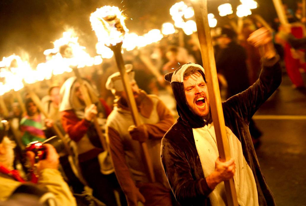 Oheň, Vikingové a chaos: Up Helly Aa v plné síle