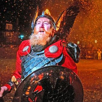 Oheň, Vikingové a chaos: Up Helly Aa v plné síle