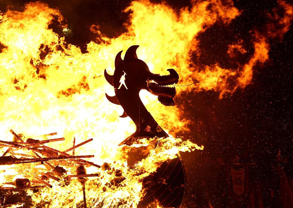 Oheň, Vikingové a chaos: Up Helly Aa v plné síle