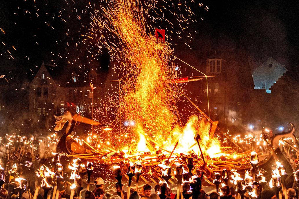 Oheň, Vikingové a chaos: Up Helly Aa v plné síle