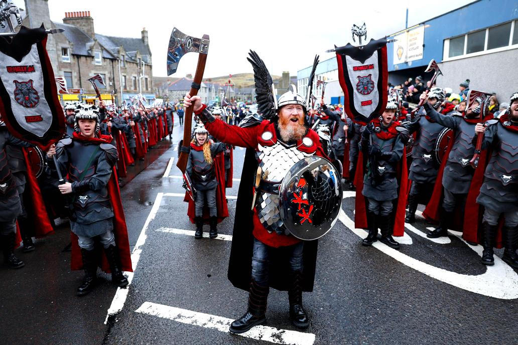 Oheň, Vikingové a chaos: Up Helly Aa v plné síle