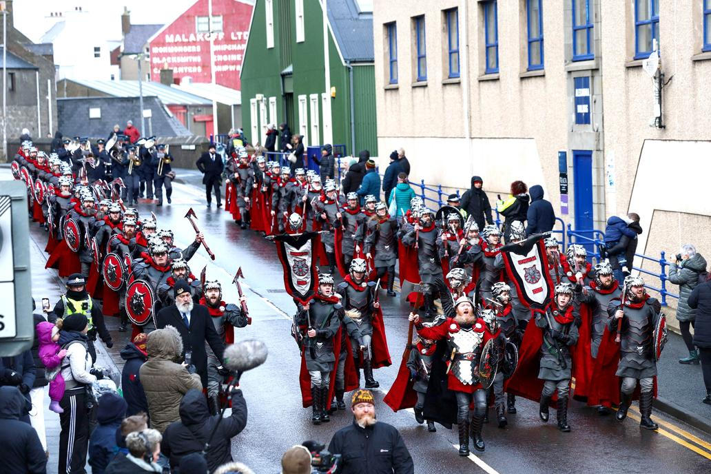 Oheň, Vikingové a chaos: Up Helly Aa v plné síle