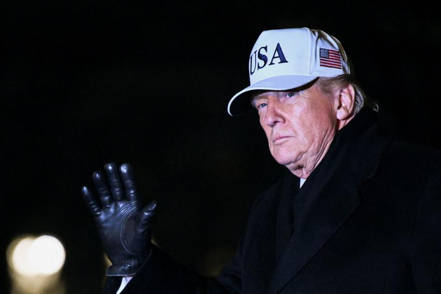 „Masivní flotila je na cestě, dochází vám čas.“ Trump znovu hrozí útokem na Írán