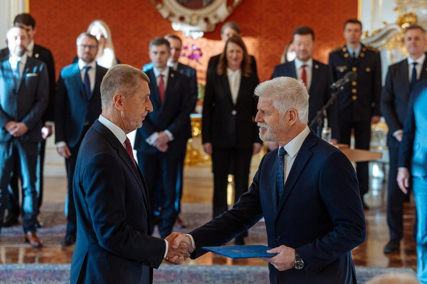 Prezident začne úřadovat ve středu, už ladí čas schůzky s Babišem. Macinka zván není