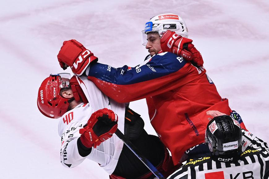 Třinec porazil lídra, Dynamo nedokázalo dovést obrat k úspěšnému konci