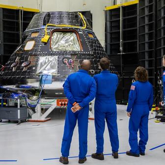 Právě na jejích výsledcích má stavět Artemis III, která už počítá s návratem astronautů na povrch zemské družice. 