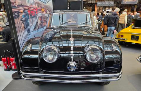 Na výstavě Retromobile v Paříži se objevila na prodej Tatra 77A z roku 1935. Prodejce za ni chce 935 tisíc eur, asi 22,7 milionu korun.