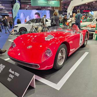 Kromě nové Fabie 130 je středobodem Škoda 1100 OHC z druhé poloviny 50. let.