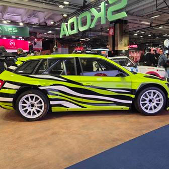 A také připomínka moderních vozů, třeba koncept Fabia R5 Combi z roku 2015.