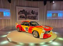 „Autem z plakátu“ padesátého ročníku výstavy Retromobile je úplně první BMW Art Car: kupé 3.0 CSL s designem od malíře a sochaře Alexandera Caldera.