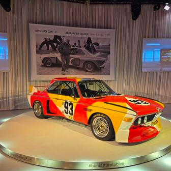 „Autem z plakátu“ padesátého ročníku výstavy Retromobile je úplně první BMW Art Car: kupé 3.0 CSL s designem od malíře a sochaře Alexandera Caldera.