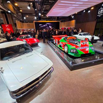 Z automobilek nechyběla ani Mazda především s legendárním speciálem 787B pro Le Mans.