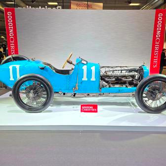 Dražit se bude i závodní speciál Ballot 3/8 LC Grand Prix z roku 1920 s řadovým třílitrovým osmiválcem. Ten stál 2,7 milionu eur.