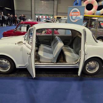 Lancia Appia dokázala zaujmout leckoho proti sobě se otevírajícími dveřmi.