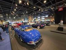 Pohled na „běžný“ stánek na pařížské výstavě Retromobile.