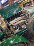 Pohled na motor slavného Bentley 4 1/2 Litre.