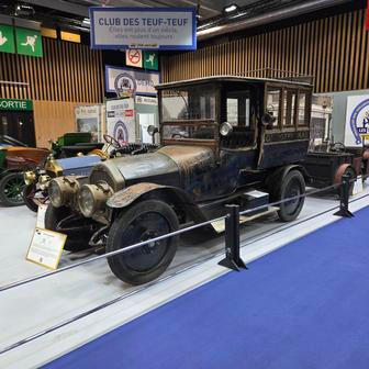 Stále častěji se objevují auta datovaná ještě před první světovou válku. Toto je třeba model zapomenuté francouzské značky Vinot & Deguingand.