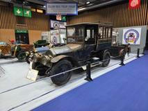 Stále častěji se objevují auta datovaná ještě před první světovou válku. Toto je třeba model zapomenuté francouzské značky Vinot & Deguingand.