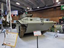 Obojživelné vozidlo LVT 4 amerického námořnictva z druhé světové války.