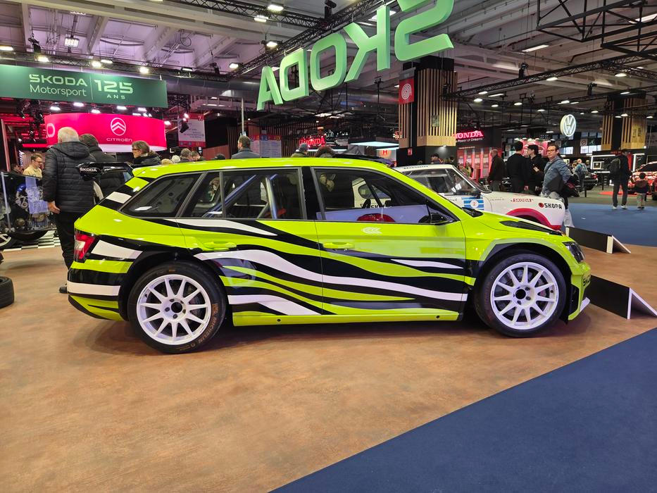 A také připomínka moderních vozů, třeba koncept Fabia R5 Combi z roku 2015.