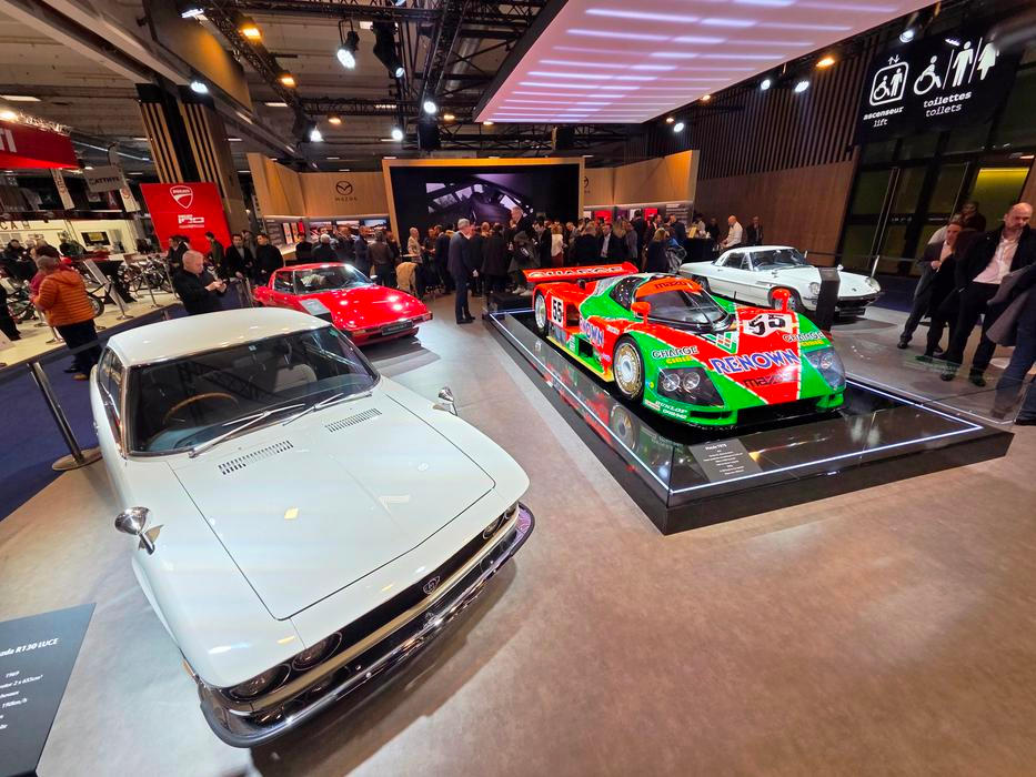 Z automobilek nechyběla ani Mazda především s legendárním speciálem 787B pro Le Mans.