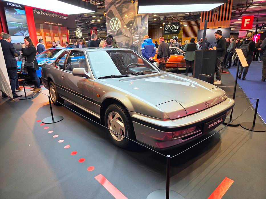 Honda start prodeje nové generace kupé Prelude ověnčila dvojicí předchůdců.