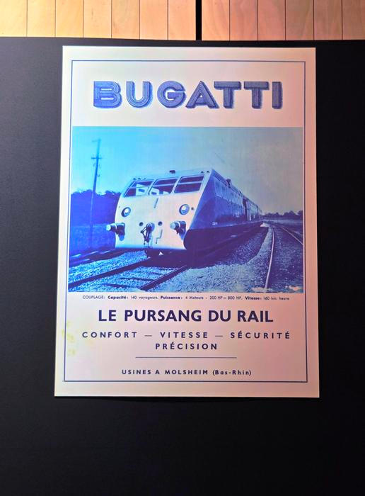 Vlak poháněla čtveřice osmiválců z modelu Royale, uměl proto jezdit 140 km/h. Rychlostní rekord je dokonce 194 km/h.