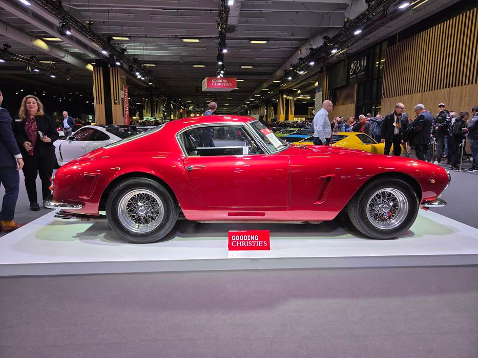 ... a kupé 250 GT SWB Berlinetta. Třeba kabriolet se ale nakonec v aukci prodat nepovedlo, naopak kupé změnilo majitele za 6,6 milionu eur