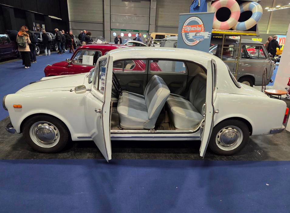 Lancia Appia dokázala zaujmout leckoho proti sobě se otevírajícími dveřmi.