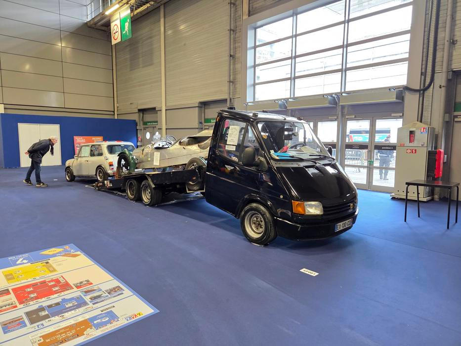 Nechyběla odtahovka na základě Fordu Transit.