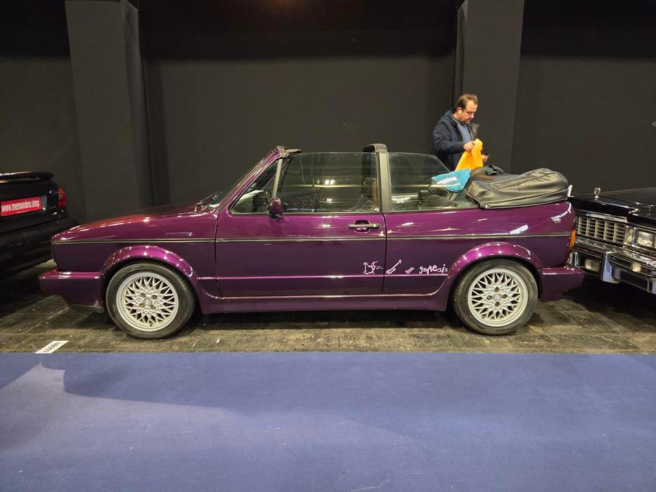 Na hodnotě začínají nabývat i různé akční verze, třeba jako v tomto případě první Golf Cabriolet odkazující na hudební skupinu Genesis z roku 1992.