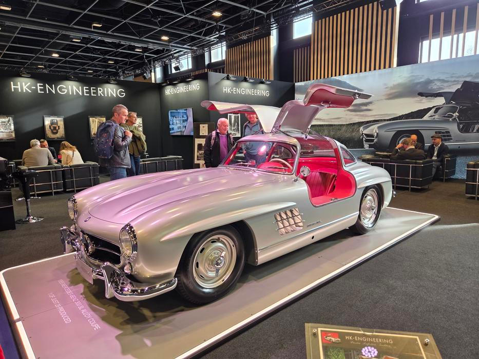 Jeden z 29 Mercedesů 300 SL s lehčí hliníkovou karoserií nebo posíleným motorem.
