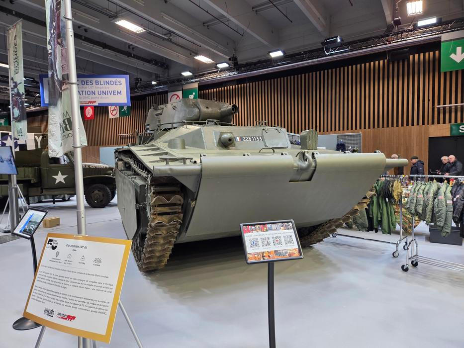 Obojživelné vozidlo LVT 4 amerického námořnictva z druhé světové války.