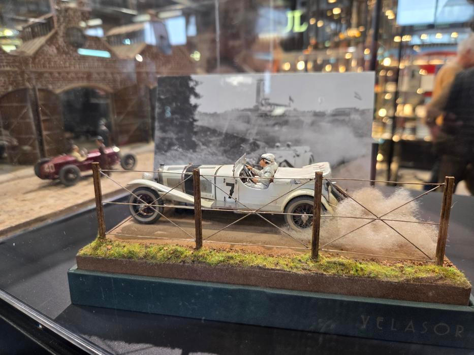 Případně podobná dioráma. 