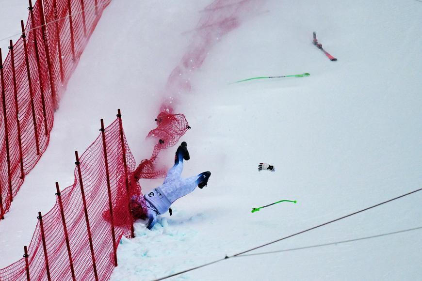 Strach v Crans Montaně: ošklivé pády včetně Vonnové, Ledeckou na trať nepustili