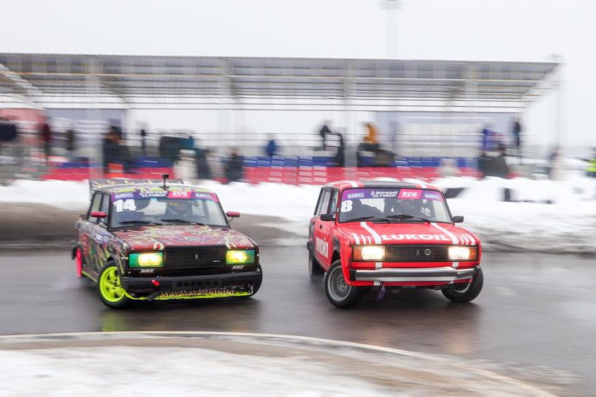 A nemohlo by to být třeba válkou? Rusové „přemýšlí“, proč mají vůbec poprvé méně aut